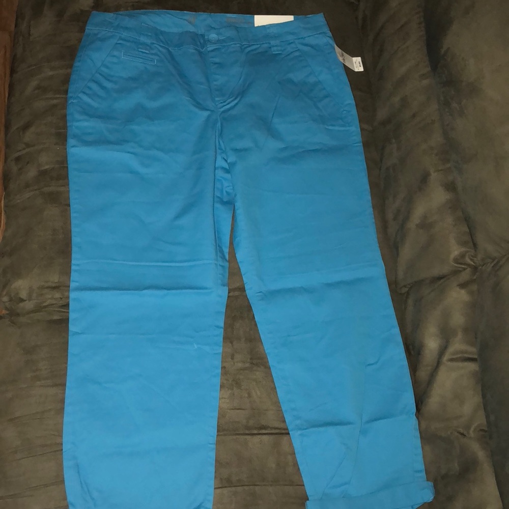 Gap Khaki cropped pants